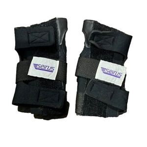 SEIRUS wrist guards. Size medium.
